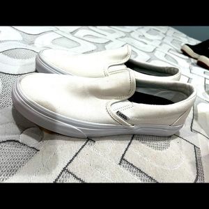 Mens size 9 white vans with non slip bottom